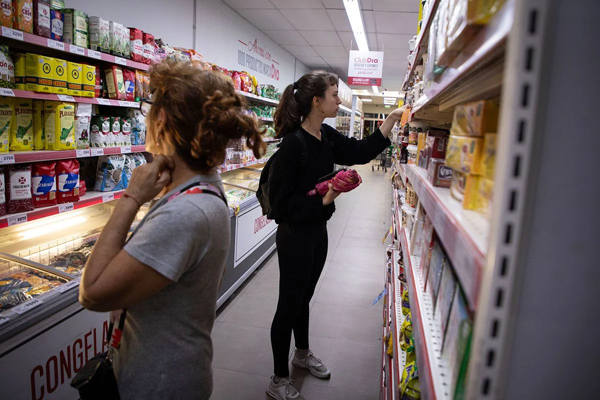 GONDOLAS-SUPERMERCADOR-FOTO-MARTIN-ZABALA-XINHUA-1-1