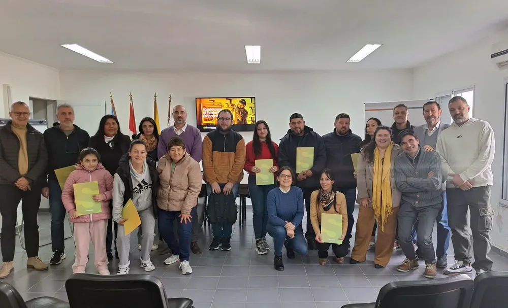 Entrega_créditos_Fondo_de_Fomento_Emprendedores.jpg (1)